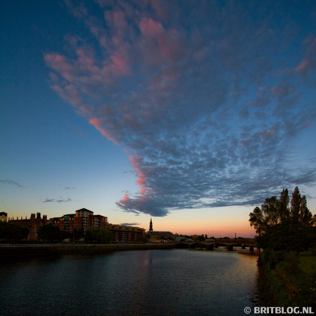 De rivier de Clyde tijdens zonsondergang, Glasgow