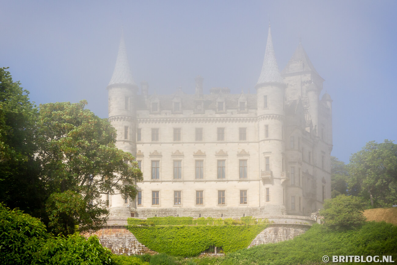 Dunrobin Castle in de mist