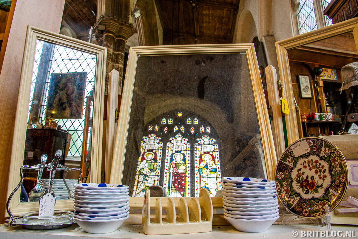 Shoppen in een oude kerk