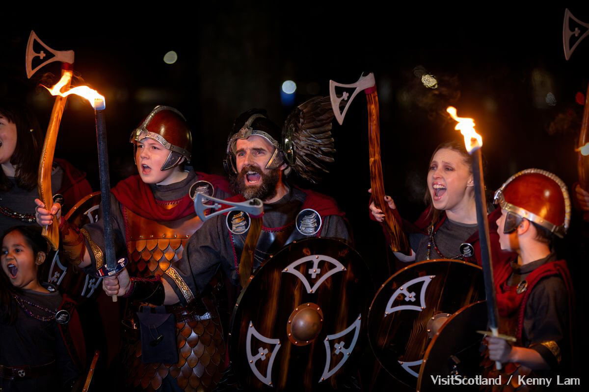 316979 edinburgh hogmanays torchlight procession medium 1