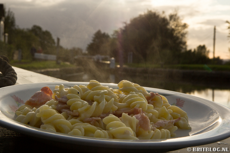 eten op de kanaalboot