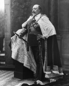 Koning Edward VII in kroningsmantel, 1901