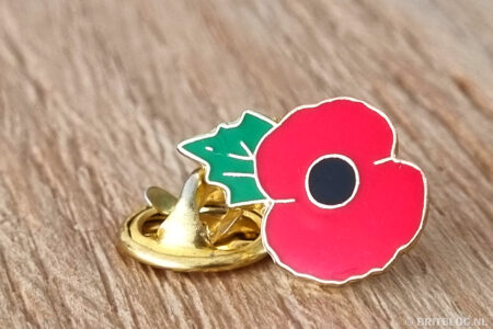 poppy, ter gedachtenis aan de gevallenen in de oorlog. Vaak gedragen tijdens Remembrance Day
