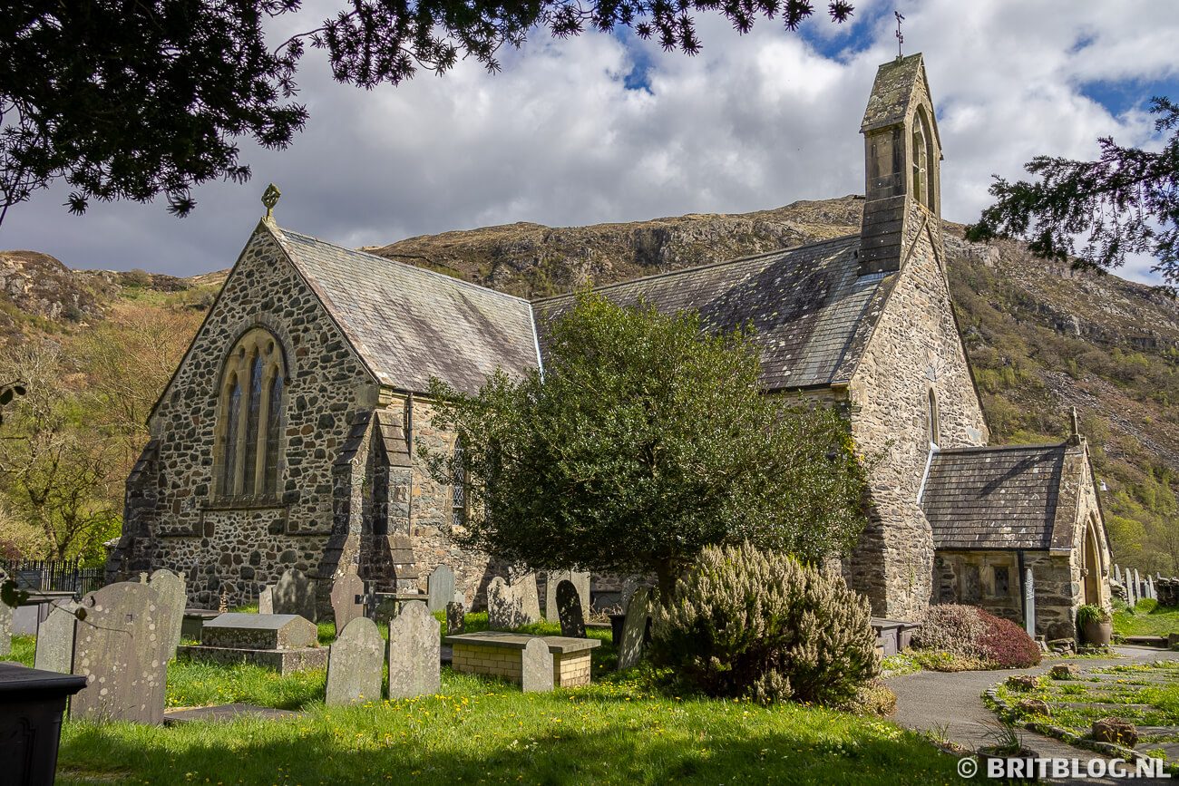 Het extrieur van St Mary’s Church in Beddgelert, Noord-Wales