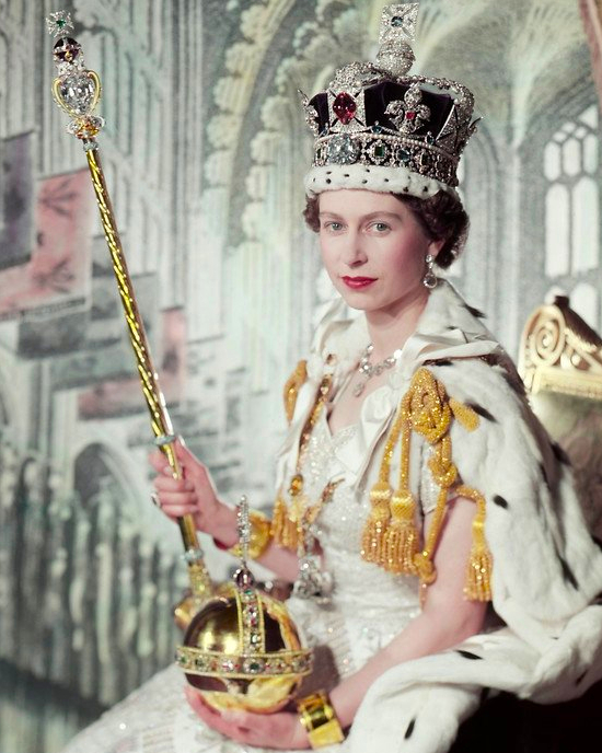 Koningin Elizabeth tijdens haar kroning in 1953.