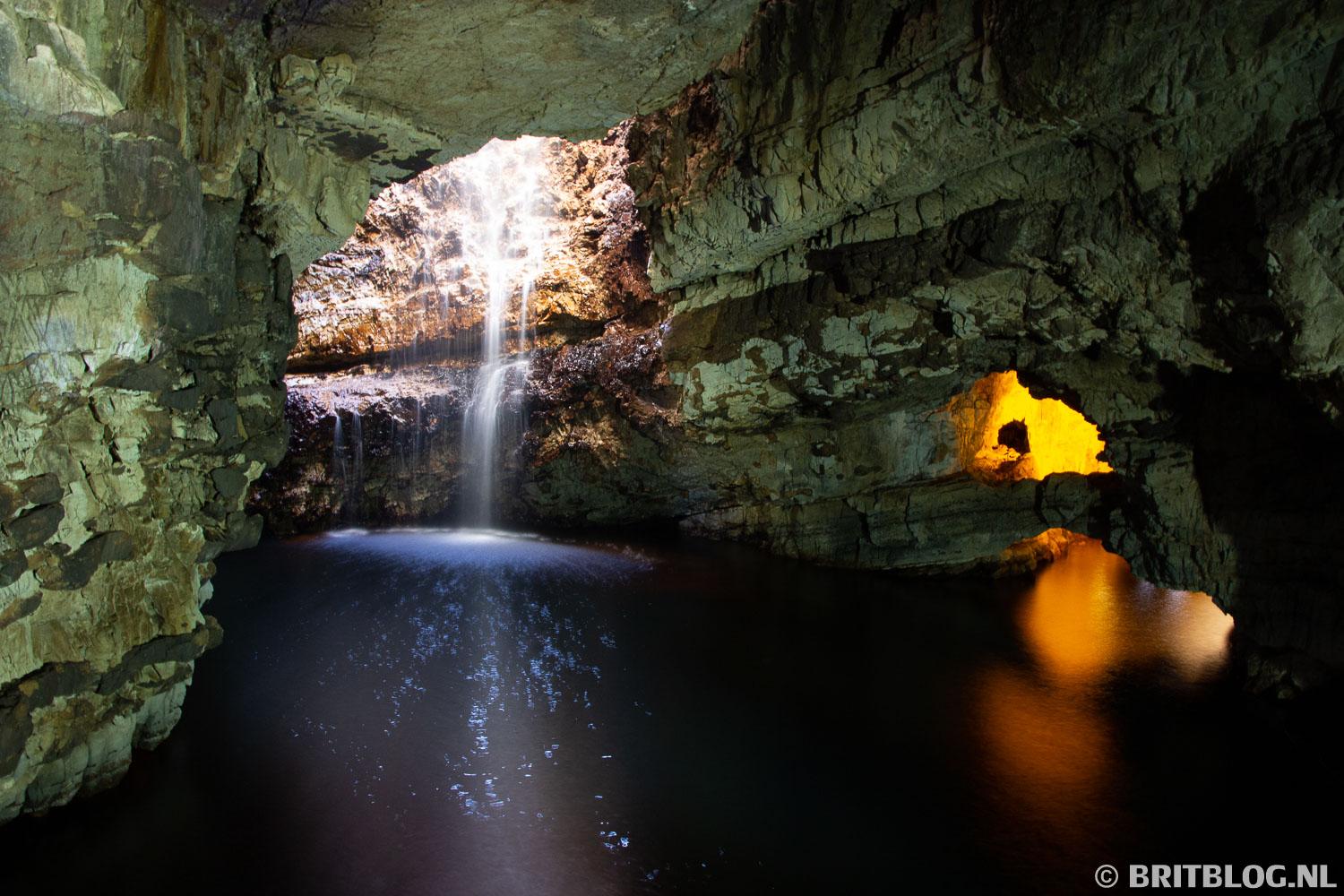 Smoo Cave: verken de prachtige zeegrot en waterval in Schotland