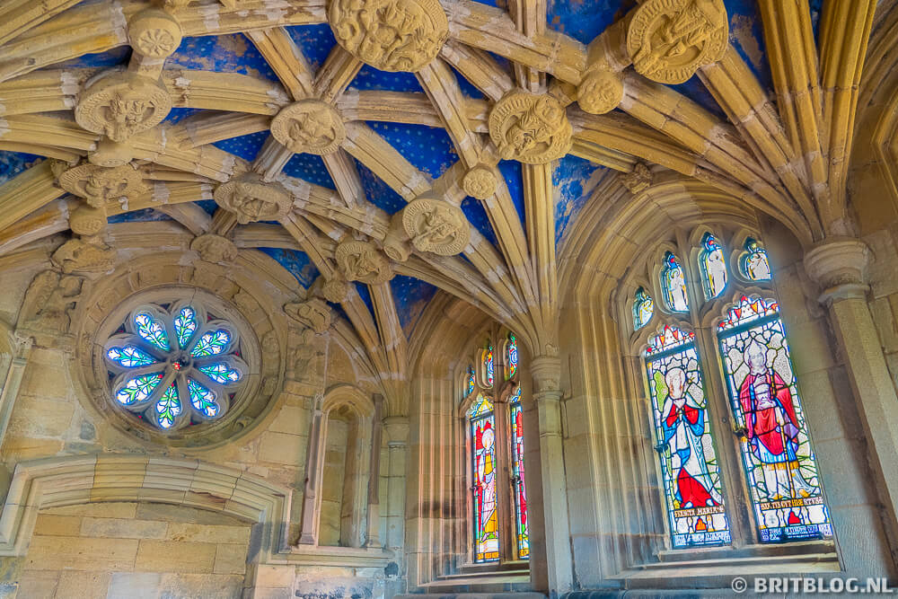 De binnenkant van de kerk