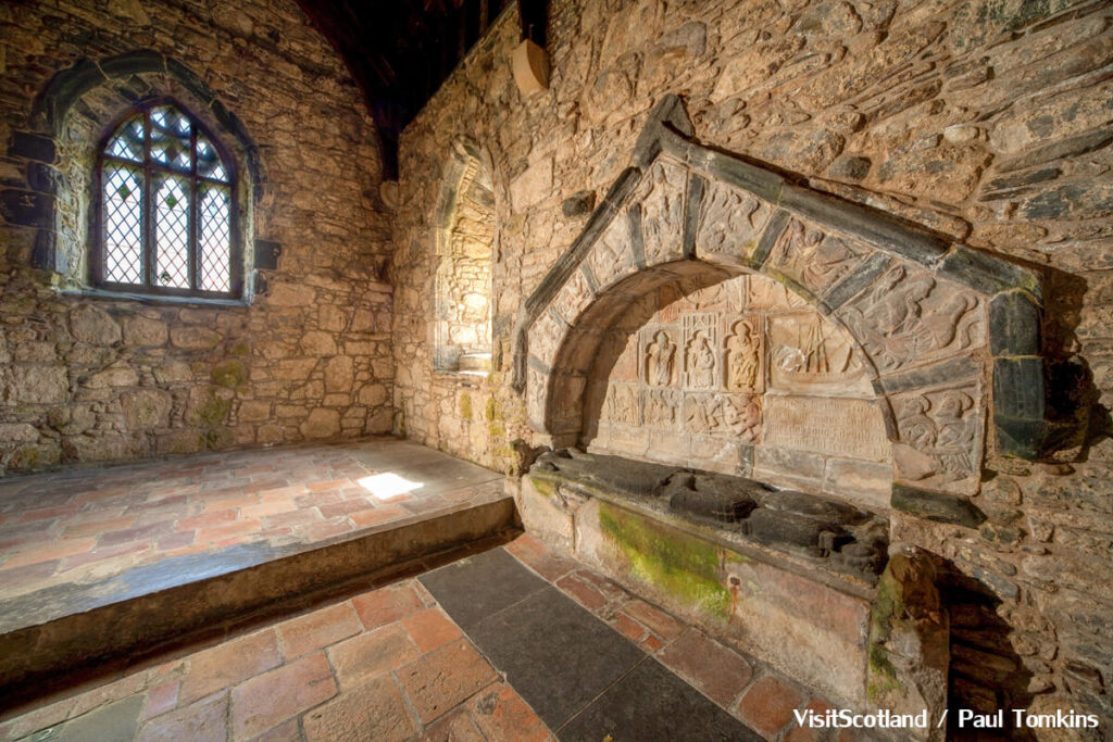Buiten-Hebriden, Harris-the tomb of alexander-macleod in st. clements church