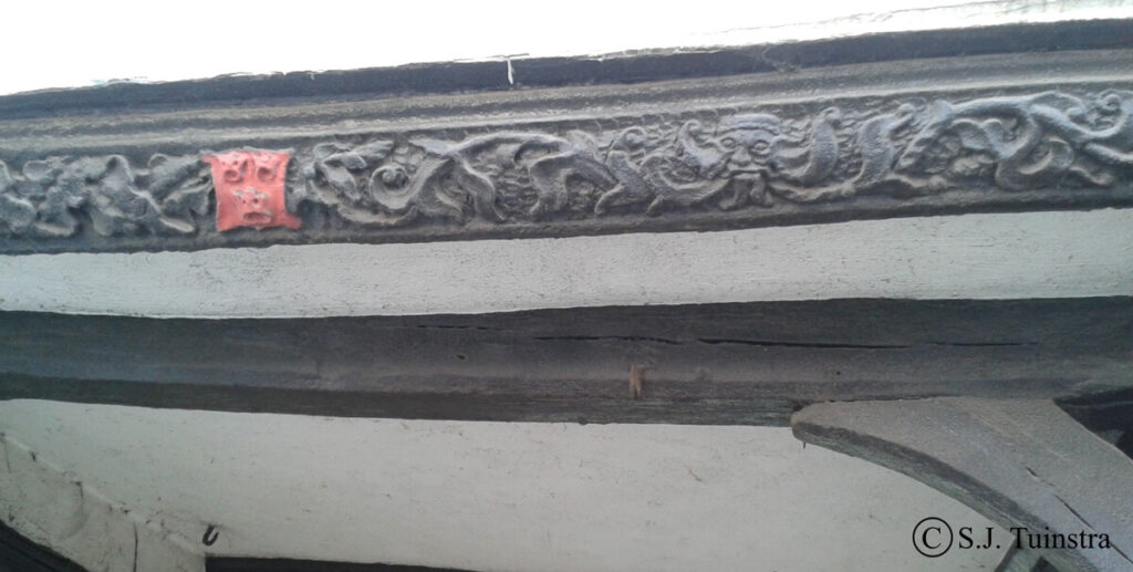 De green man in de ranken op de Steeple gate. Ontdek hem zelf!