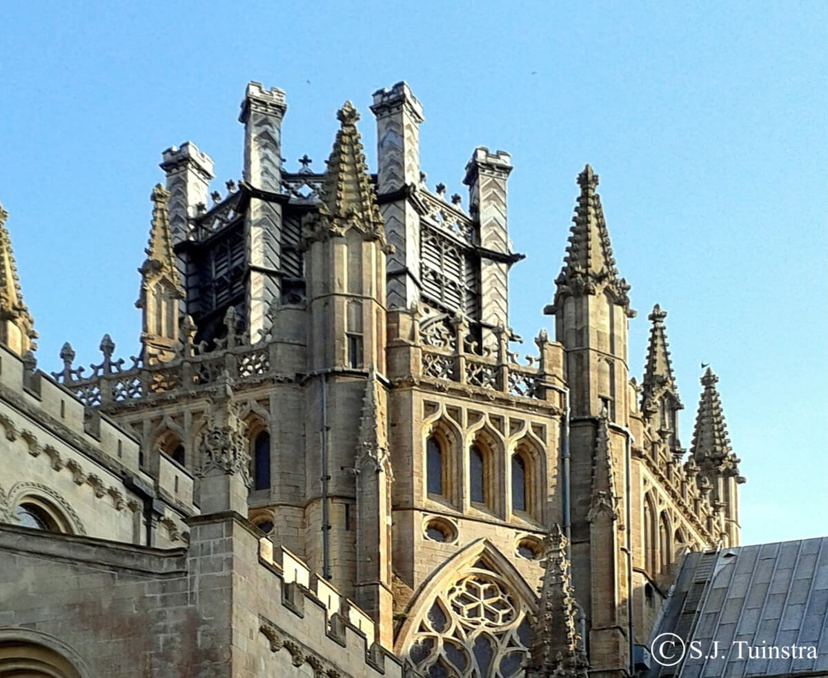 De Lantaarn van Ely Cathedral gezien vanaf de buitenkant.