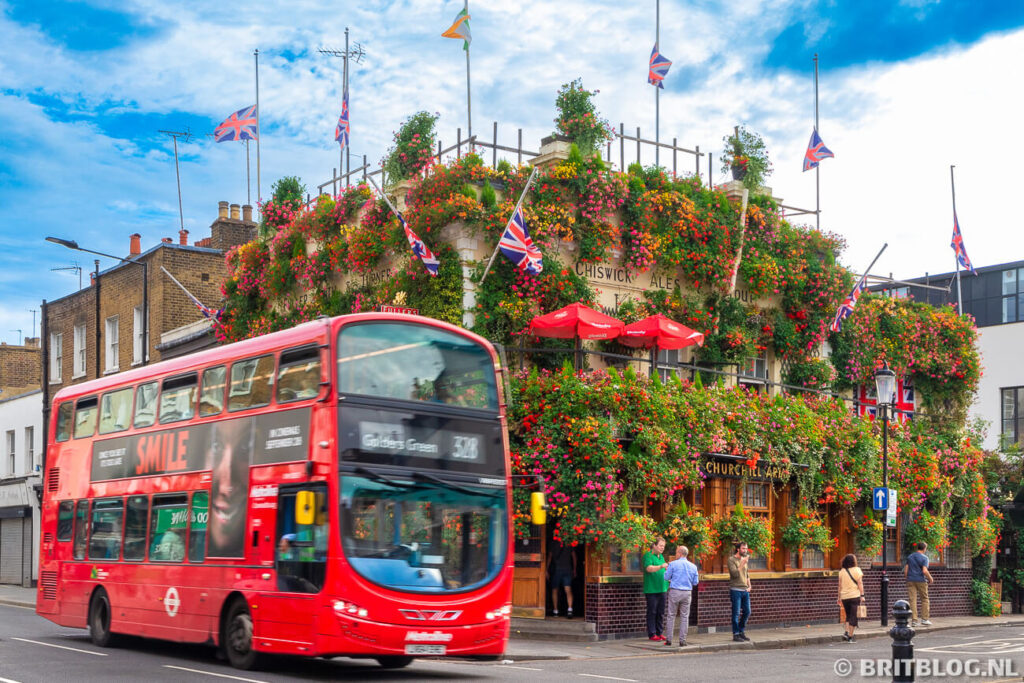 De bekende rode dubbeldekkerbus in Londen