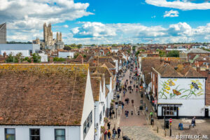 Uitzicht op Canterbury vanaf Westgate Towers, een van de bezienswaardigheden in deze historische stad in Engeland.