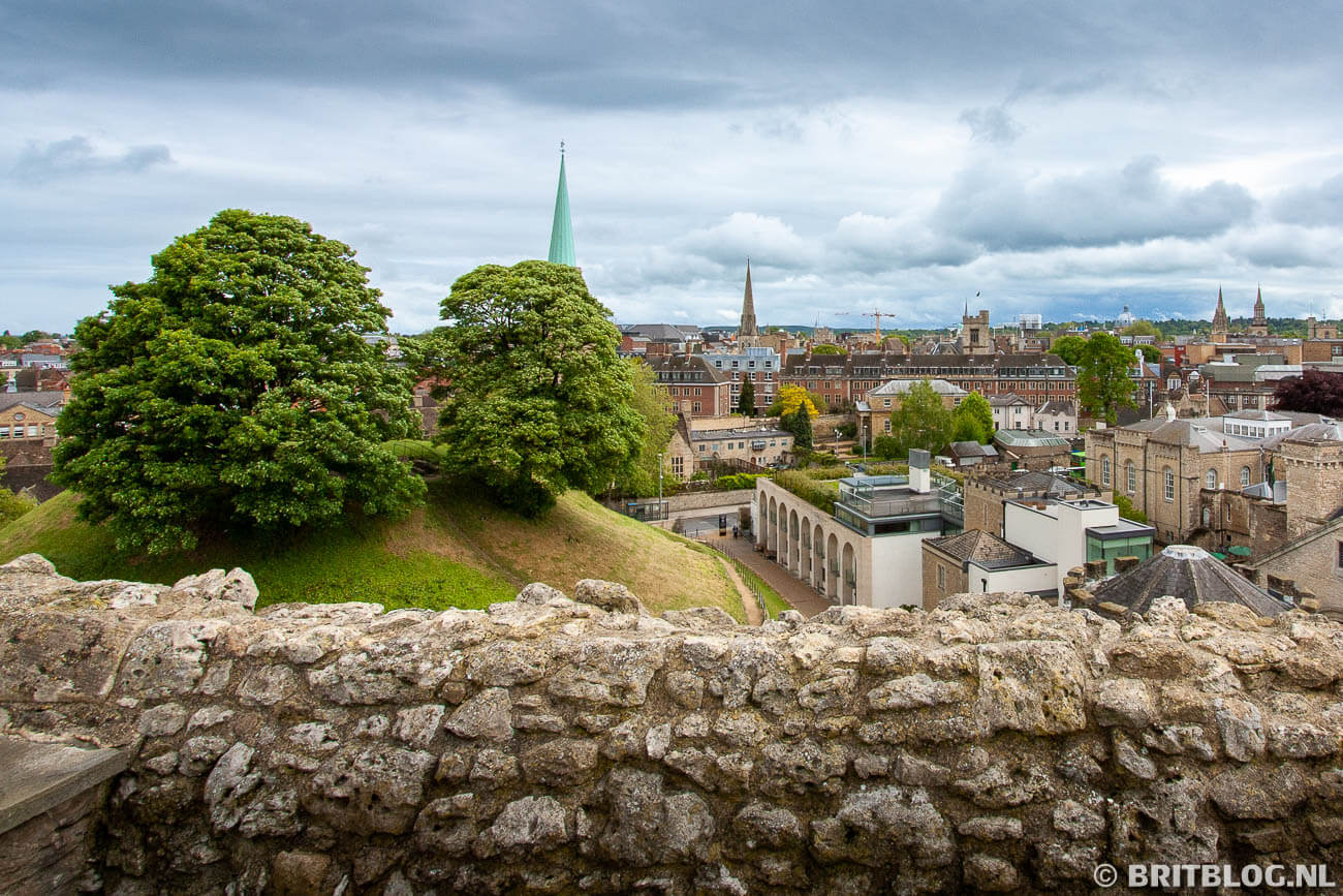 De skyline van Oxford, gezien vanaf Oxford Castle & Prison
