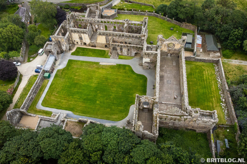 Bishop’s Palace, St Davids, Wales, vanuit de lucht