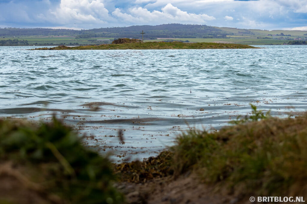 St. Cuthbert’s Island met hoog water
