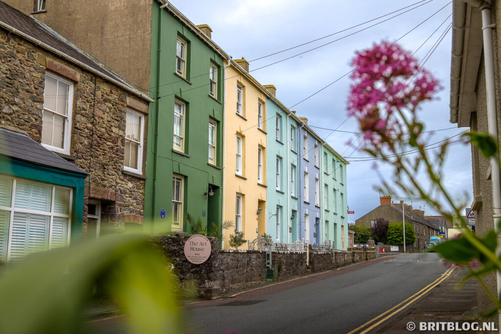 Kleurrijke huizen in de kleinste stad van Groot-Brittannië: St Davids, Wales