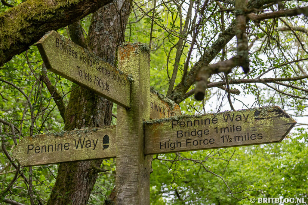 Richtingbord met o.a. de Pennine Way daarop