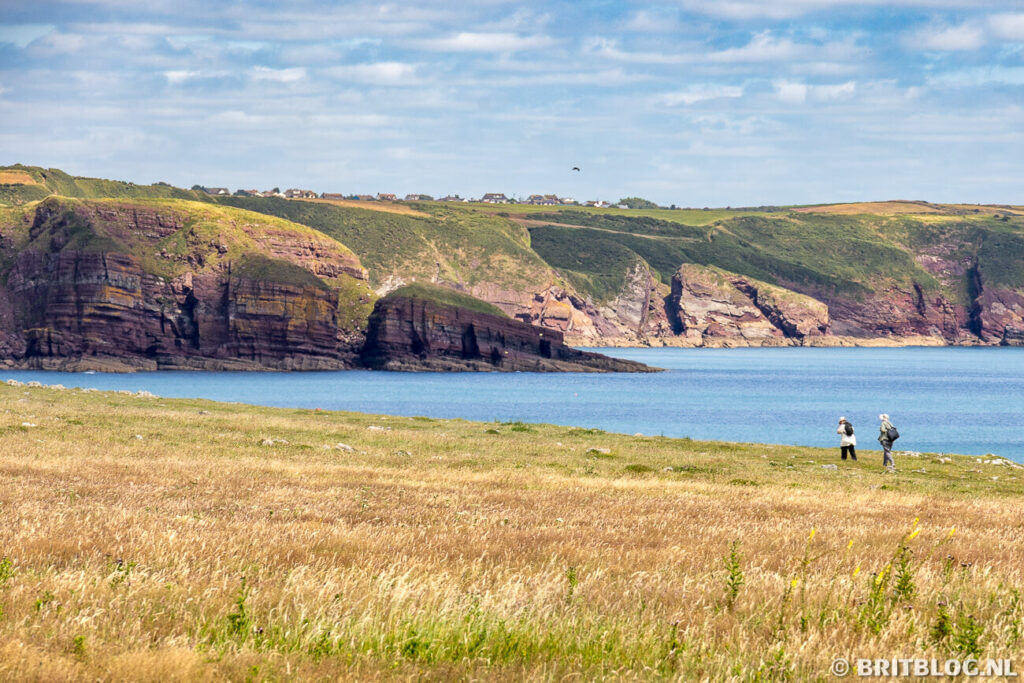 Wandelen over het Pembrokeshire Coast Path betekent uitzicht op zee en kliffen. 