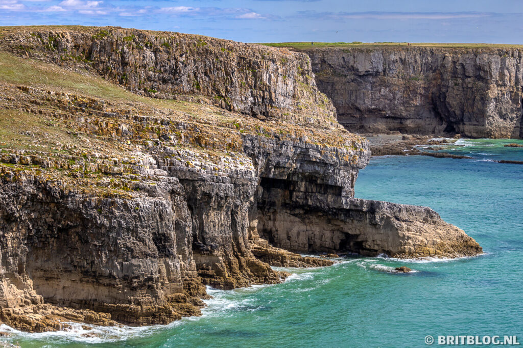 De kliffen van Pembrokeshire Coast nabij Broad Haven South Beach