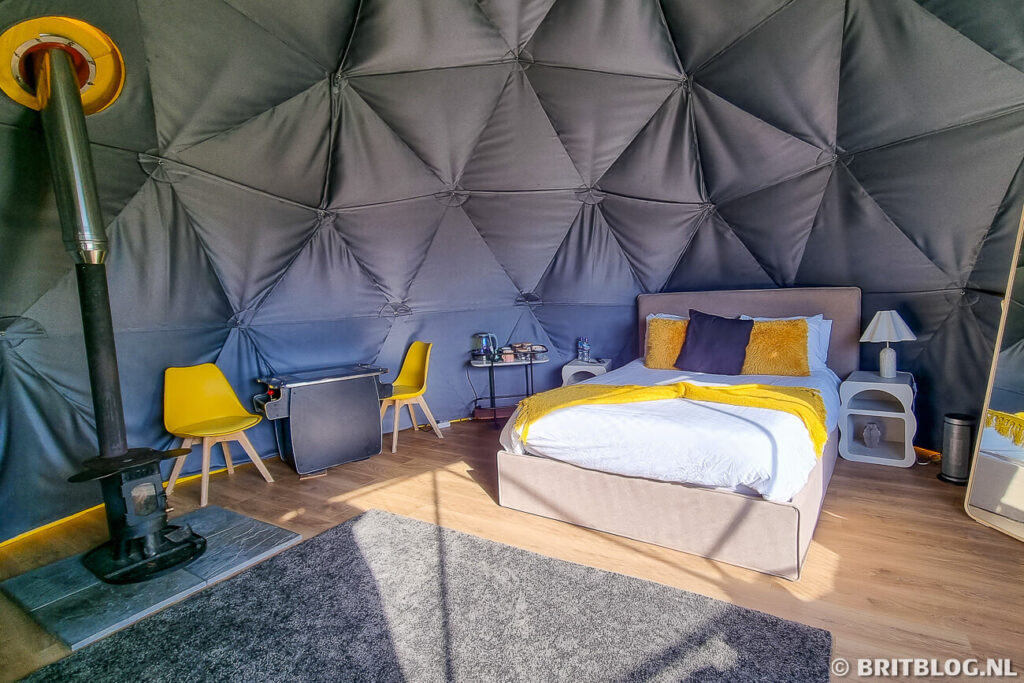 Binnen in Pacman dome, Apple Camping, Pembrokeshire Coast
