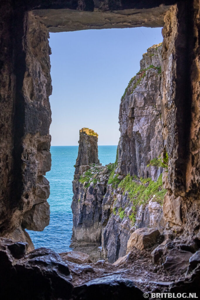 Uitzicht vanuit St Govan’s Chapel, Zuid Wales
