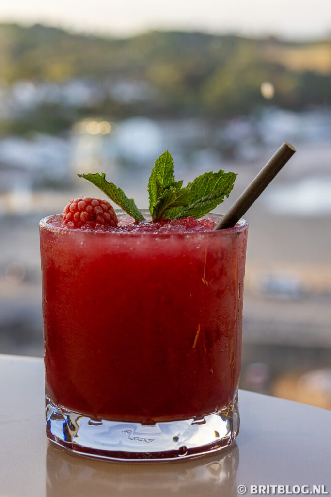 Een cocktail in het Cliff restaurant in Saundersfoot