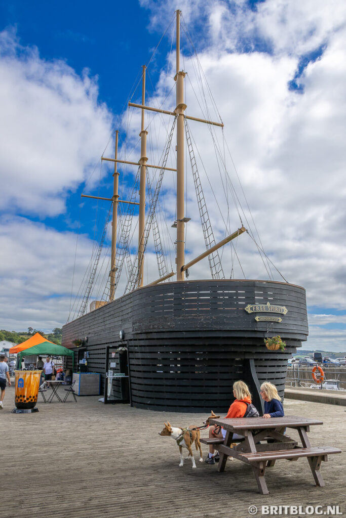 Een boot cafe in  Saundersfoot