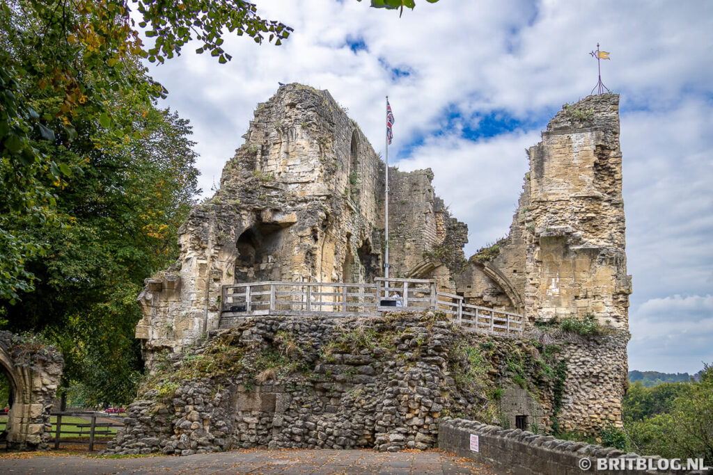 Ruïne van Knaresborough Castle boven de rivier Nidd in Yorkshire