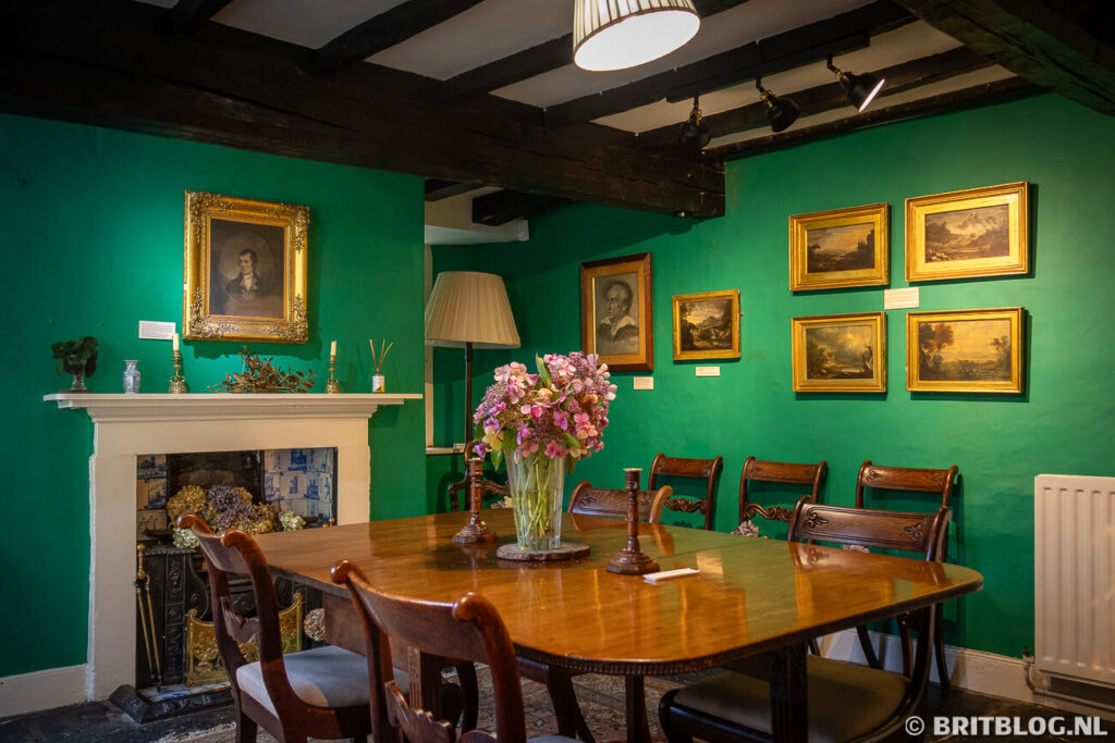 Eetkamer in William Wordsworths huis Rydal Mount in het Lake District, Engeland.