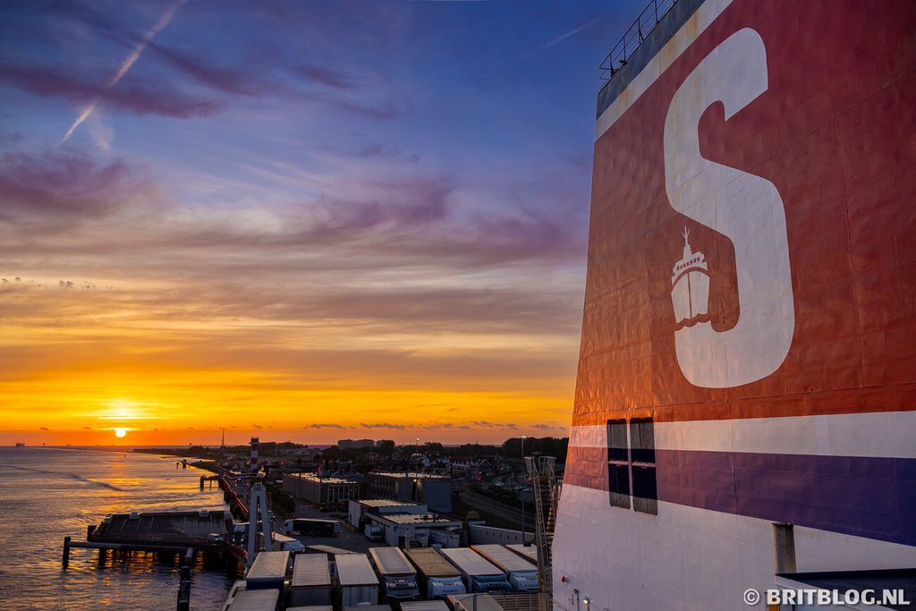 Gedeelte van Stena Line boot met zonsondergang