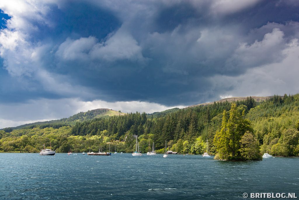 Bootjes op Loch Ness, Hooglanden, Schotland.